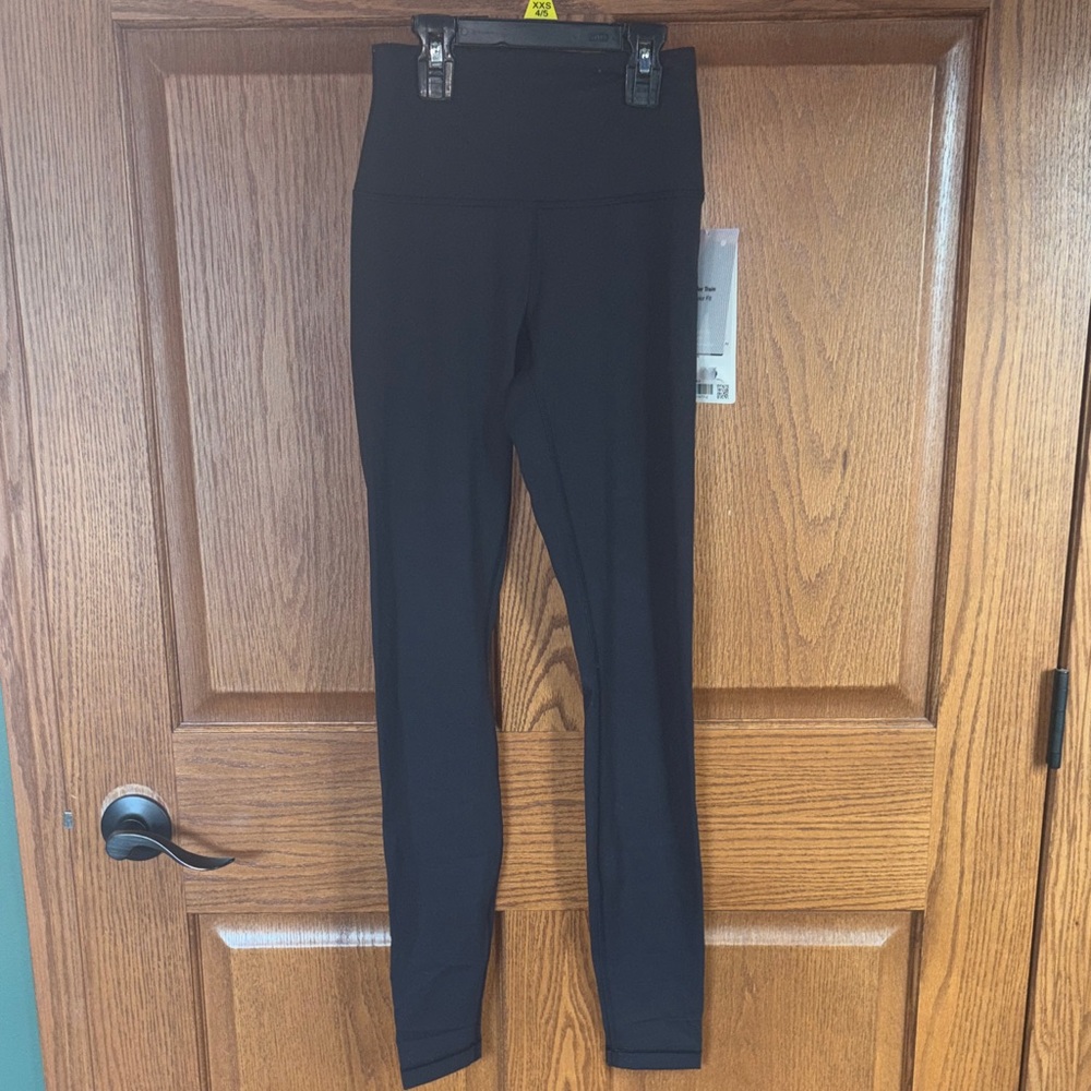 Lululemon Athletica Black Wunder Train Contour Fit High-Rise
Tight 28"